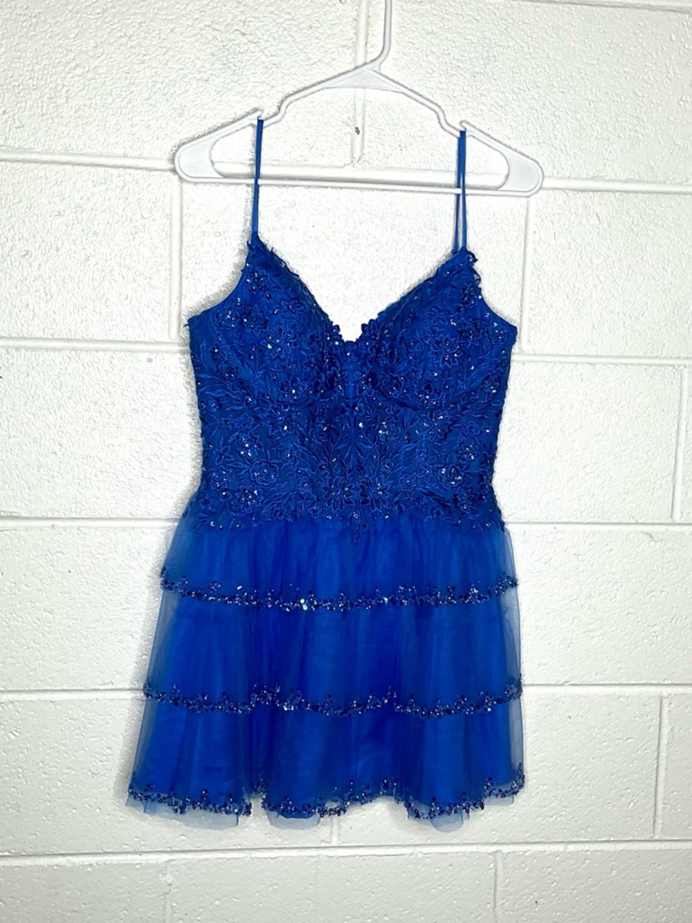 < ED Young Blue Beaded A-Line Tiered Formal Mini Dress Size Medium > - Picture 2 of 4